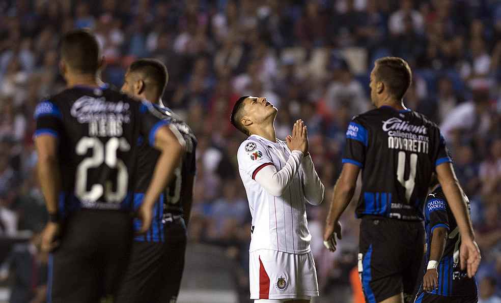 Cisneros se lamenta tras el silbatazo final. (Foto: Imago7)