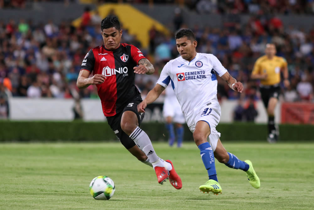 Cruz Azul se metió al Jalisco y sacó 3 puntos ante un Atlas que no levanta el vuelo y suma su quinta derrota al hilo