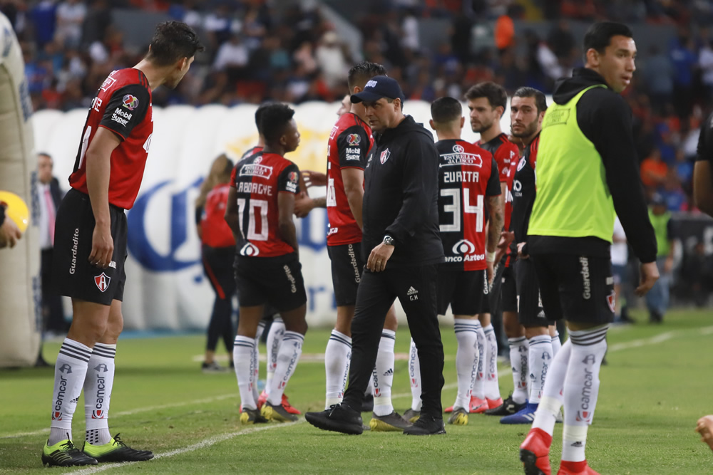 Cruz Azul se metió al Jalisco y sacó 3 puntos ante un Atlas que no levanta el vuelo y suma su quinta derrota al hilo