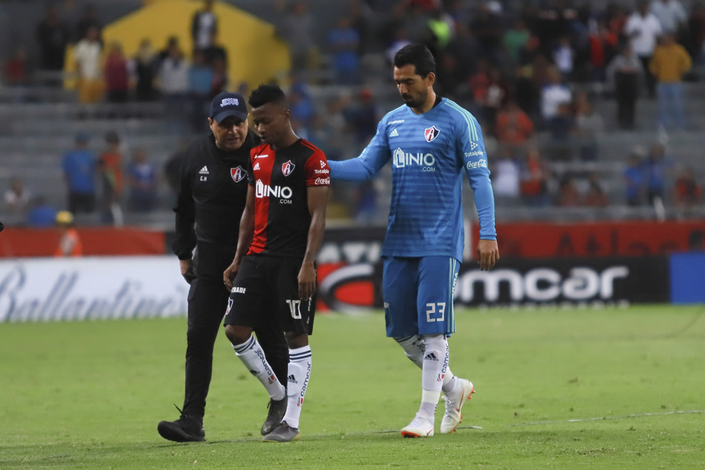 Cruz Azul se metió al Jalisco y sacó 3 puntos ante un Atlas que no levanta el vuelo y suma su quinta derrota al hilo