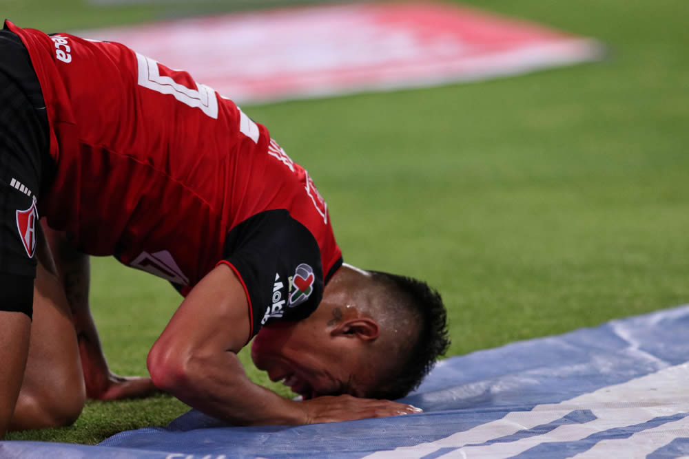 Cruz Azul se metió al Jalisco y sacó 3 puntos ante un Atlas que no levanta el vuelo y suma su quinta derrota al hilo