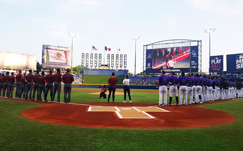 Las Grandes Ligas hicieron vibrar al Palacio Sultán. (foto: MLB_Mexico)