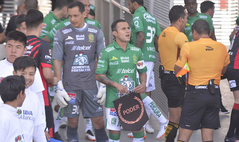 León, con gol del Chapo Montes, venció a Lobos BUAP y se colocó en la cima del C2019. (Foto: Imago7)