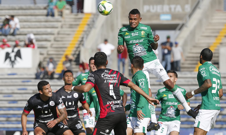 León, con gol del Chapo Montes, venció a Lobos BUAP y se colocó en la cima del C2019. (Foto: Imago7)