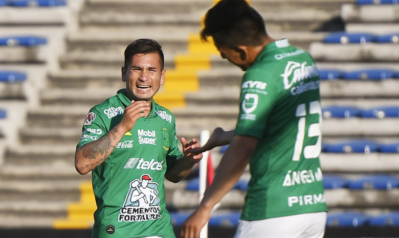 León, con gol del Chapo Montes, venció a Lobos BUAP y se colocó en la cima del C2019. (Foto: Imago7)