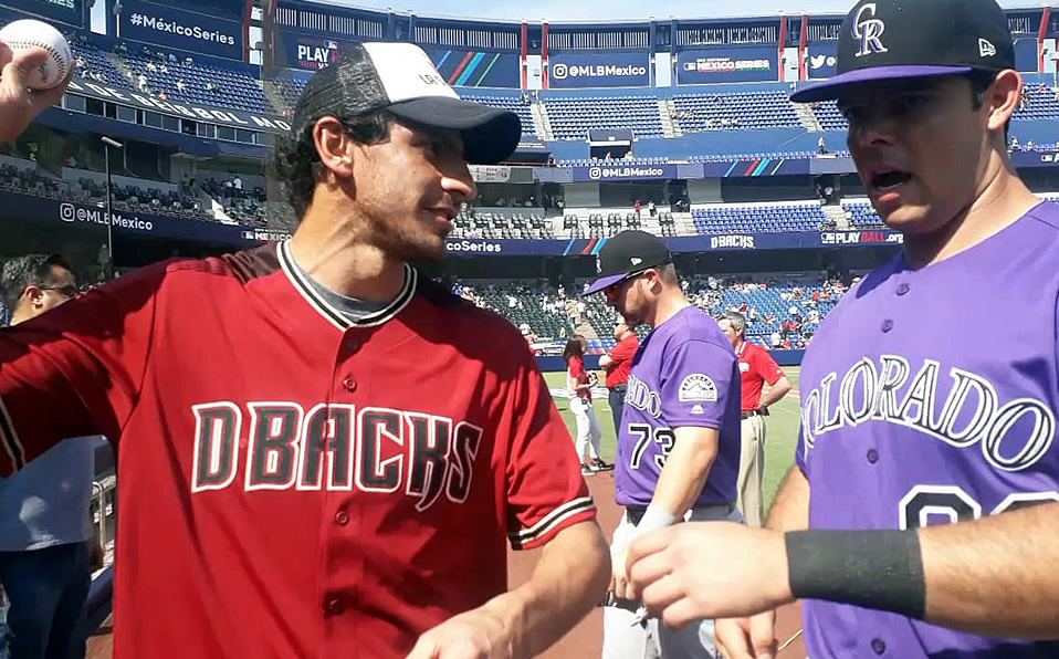 Nahuel Guzmán junto a Roberto Ramos previo al D'Backs vs. Rockies (MT)