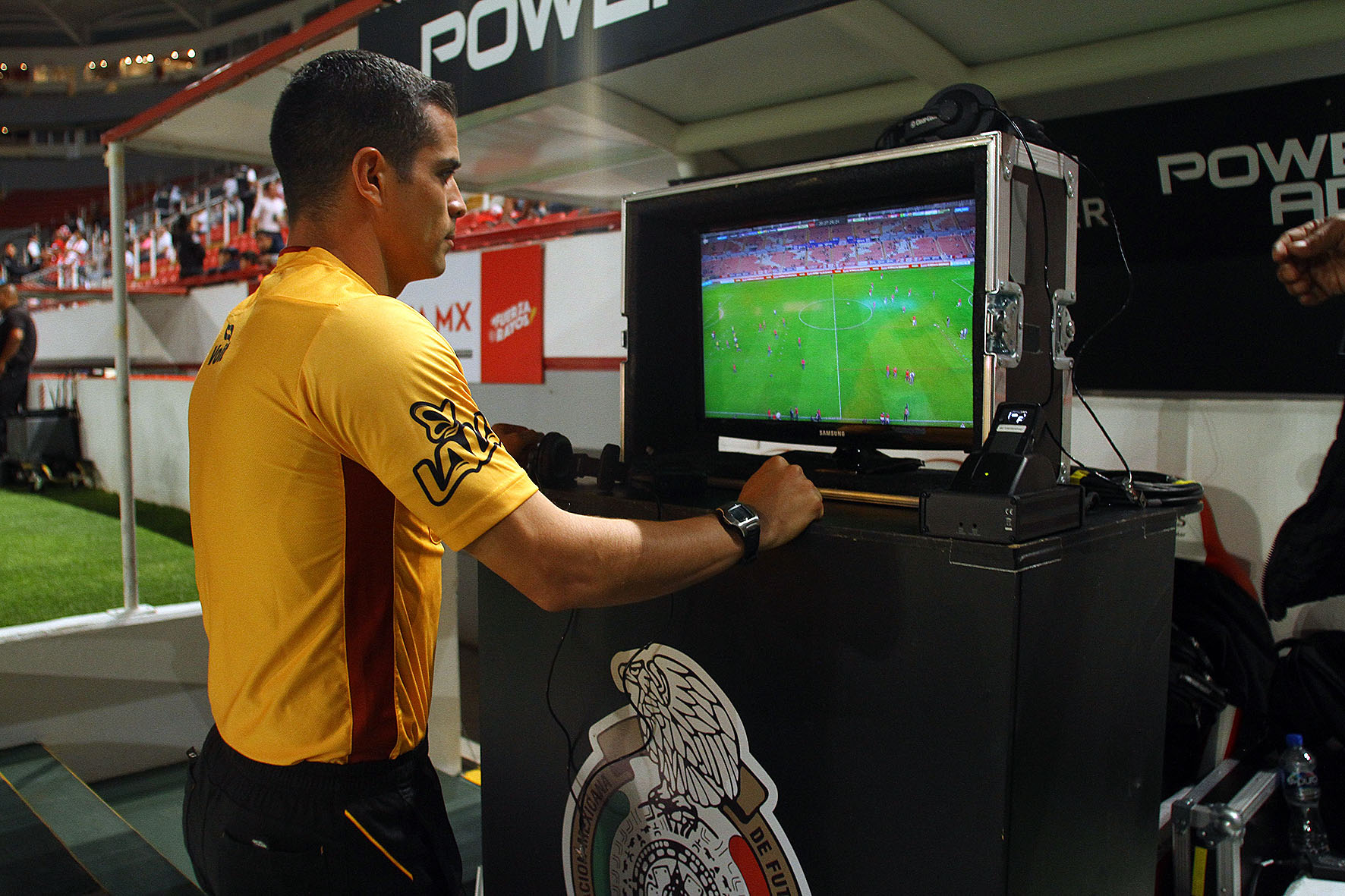 Necaxa amargó debut de La Volpe con Toluca... La Galería