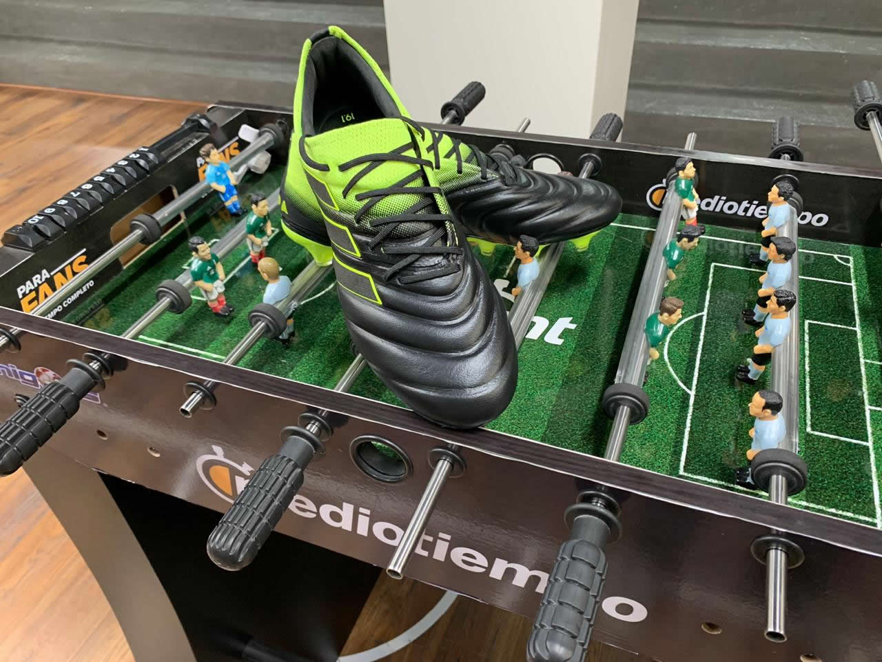 kołki plastikowe adidas predator