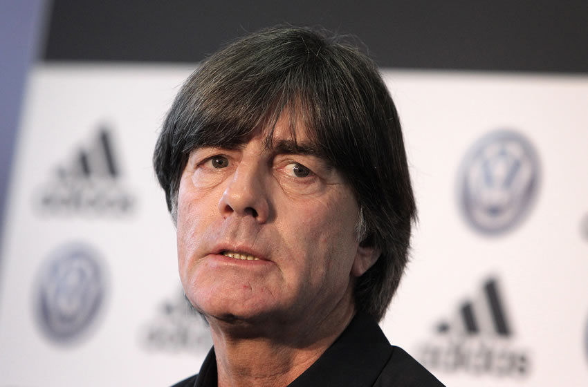 Löw llamó por primera vez a tres jóvenes para los próximo duelos. (AFP)