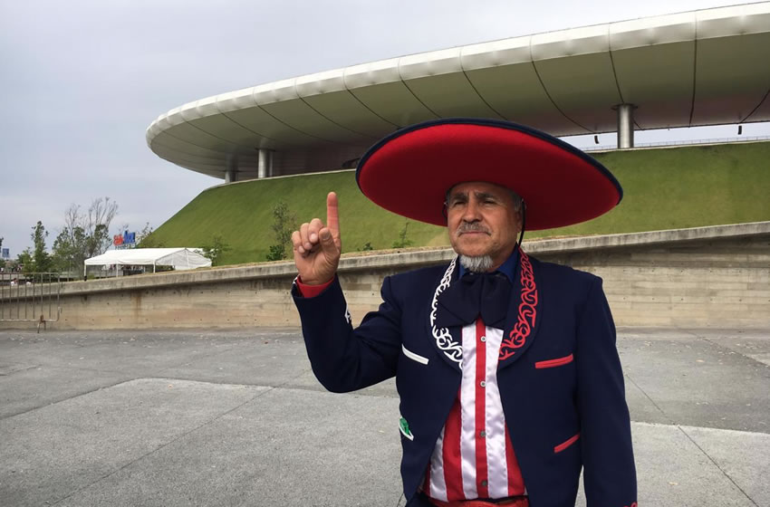 Agustín Guerrero, el Charro Misionero, se quedó con ganas de cantar en el estadio de Chivas. Foto: MT