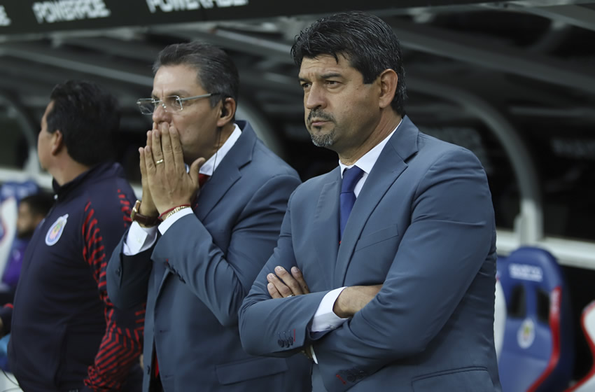 Dos derrotas en una semana ante el acérrimo rival, condenaron a Cardozo. (Imago7)