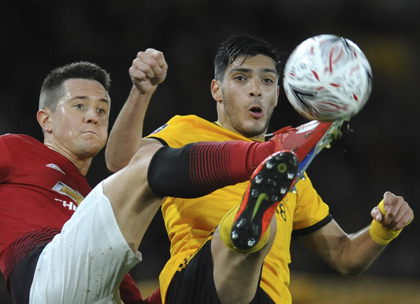Raúl Jiménez y su gol al Manchester United en FA Cup.