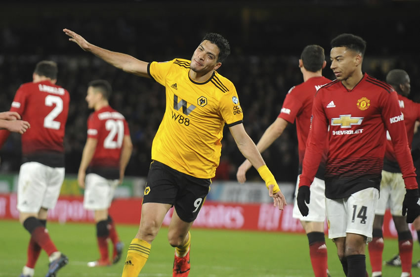 Raúl Jiménez se mostró agradecido con la afición del Wolverhampton. Foto: AP