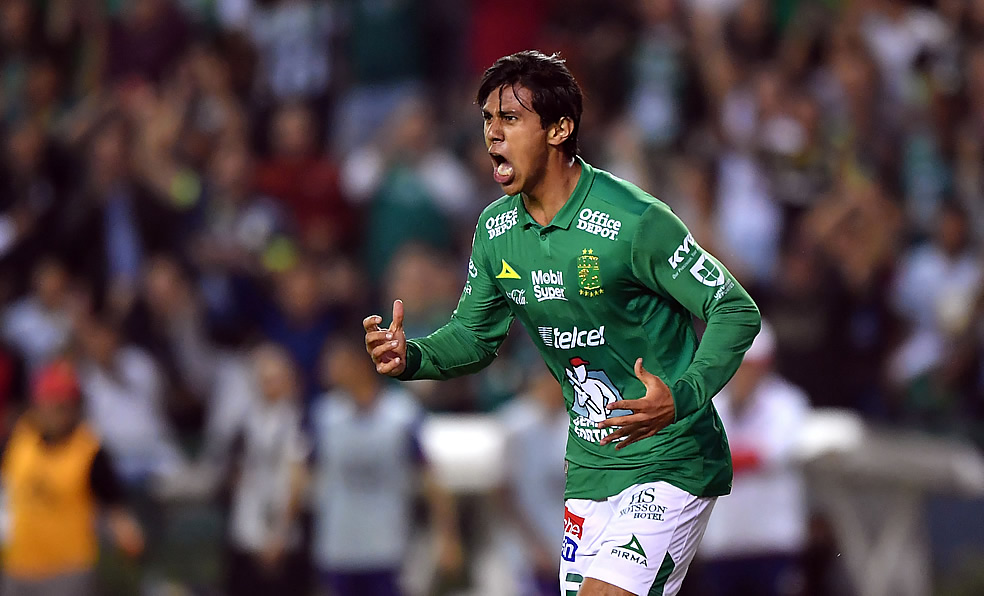 Macías celebra eufórico el 2-0.  (Foto: Mexsport)
