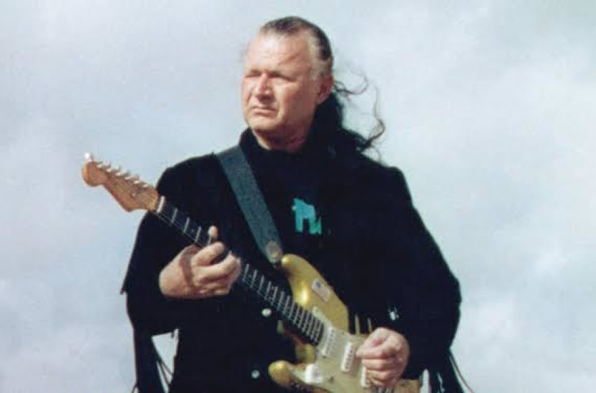El prodigioso guitarrista formó parte del grupo The Ventures.