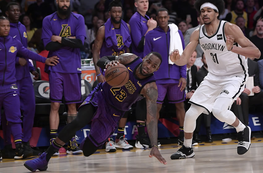 LeBron James quedó fuera de los Playoffs luego de disputar ocho finales consecutivas. Foto: AP