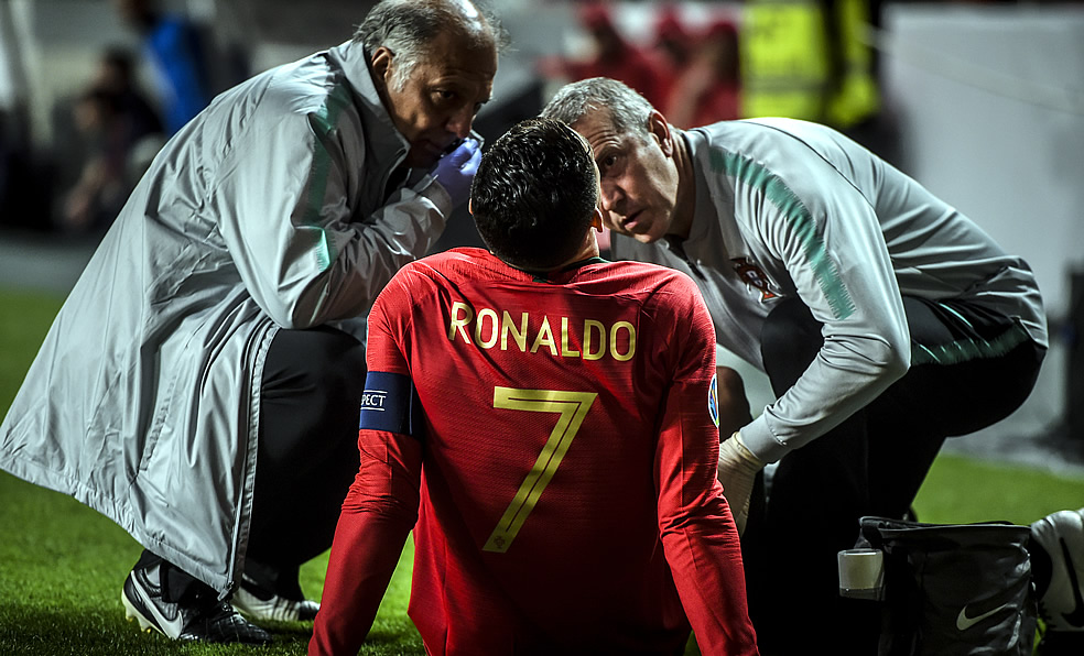 Cristiano Ronaldo ya no pudo continuar. (Foto: AFP)