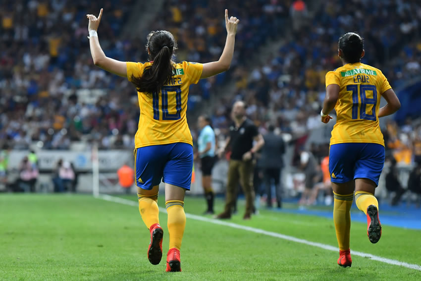 Katty Martínez suma ocho goles frente a Monterrey. (Foto: Imago7)