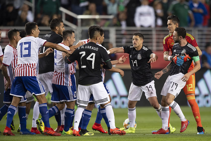 Miguel Layún aseguro que le molestó la acción del jugador de Paraguay,. (Foto: Imago7)