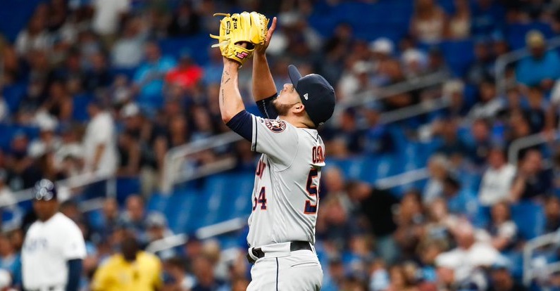 Roberto Osuna tiró una entrada en blanco en su debut en la temporada 2019 de Grandes Ligas. Foto: Astros