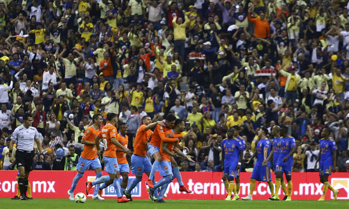 América venció 3-0 a Tigres en la cancha del Azteca,  su tercer triunfo consecutivo en Liga. (Foto: Imago7)