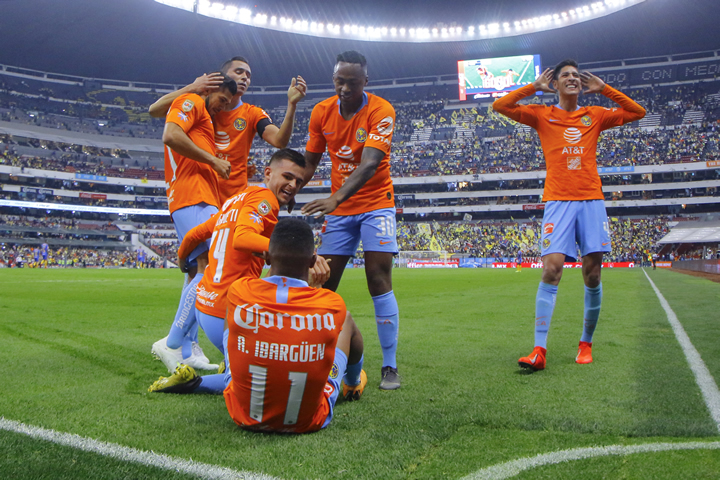 América venció 3-0 a Tigres en la cancha del Azteca,  su tercer triunfo consecutivo en Liga. (Foto: Imago7)