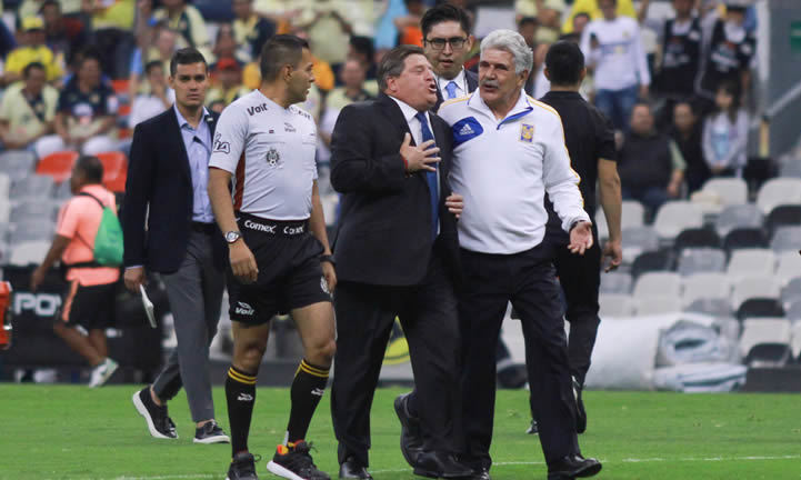 América venció 3-0 a Tigres en la cancha del Azteca,  su tercer triunfo consecutivo en Liga. (Foto: Imago7)