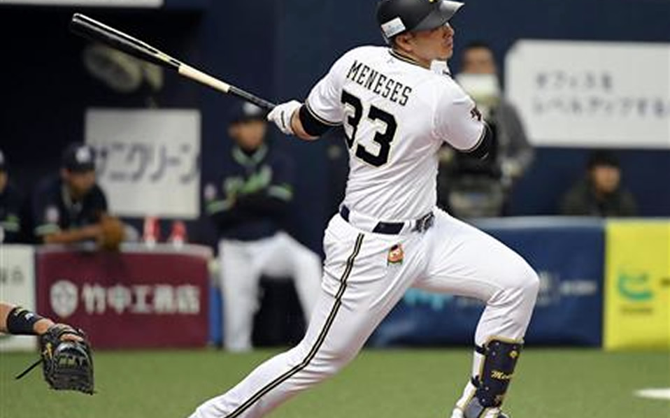 Joe Meneses en su primer año en la pelota asiática . Foto(@BeisbolJaponés)