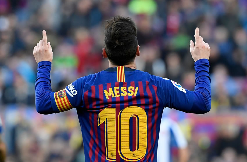 Lionel Messi marcó doblete y guió al Barcelona al triunfo en el derbi catalán. Foto: AFP