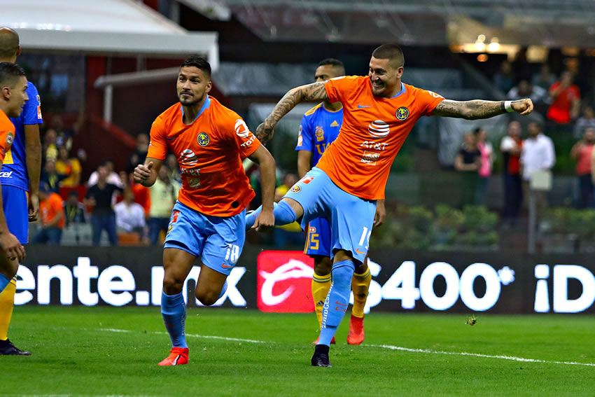 Nicolás Castillo y Bruno Valdez salieron de cambio en el segundo tiempo. (Foto: Imago7)