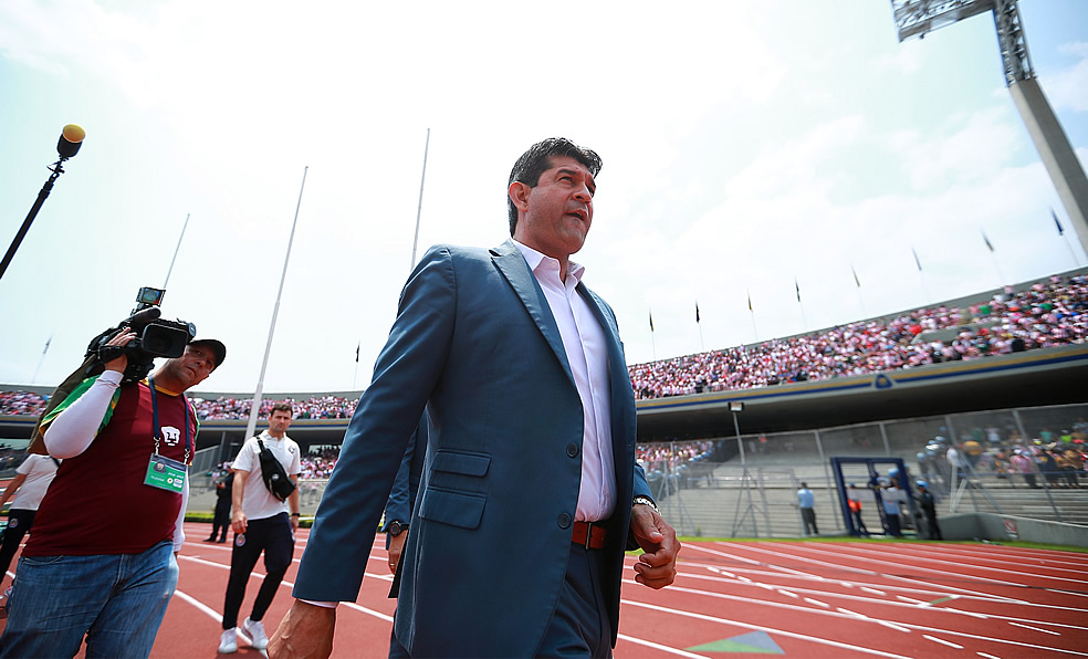 José Cardozo fue cesado como DT de Chivas tras perder con Pumas. (Foto: Imago7)