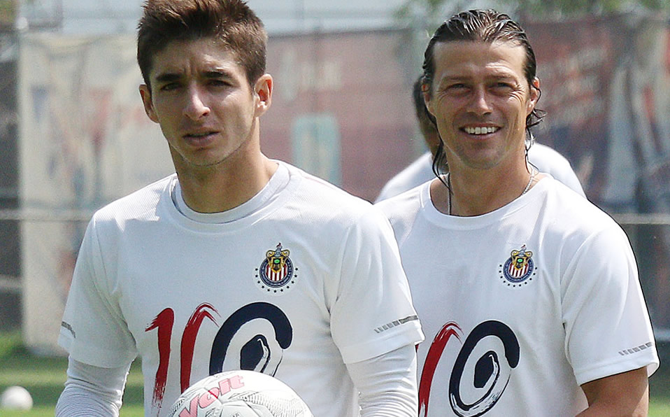 Isaac Brizuela y Matías Almeyda (Imago7)