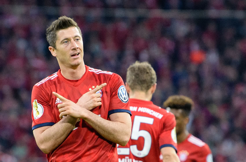 Lewandowski tuvo que salir de la banca para ayudar al Bayern. Foto: AFP