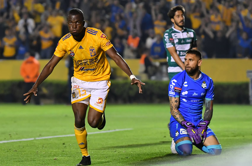 Valencia anotó un doblete para colocar a Tigres muy cerca de la Final de Concachampions.