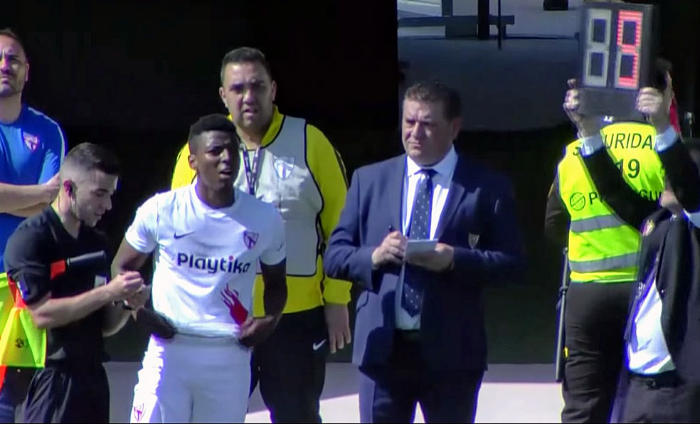 El canterano de Santos Laguna apenas acumula 29 minutos con Sevilla. (Foto: Twitter)