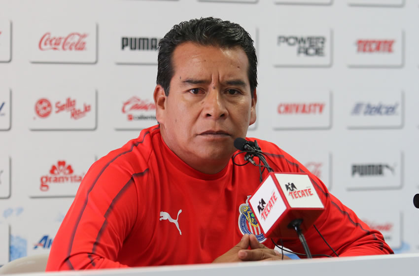 Alberto Coyote ha hecho un serio diagnóstico de los jugadores de Chivas. Foto: Imago7