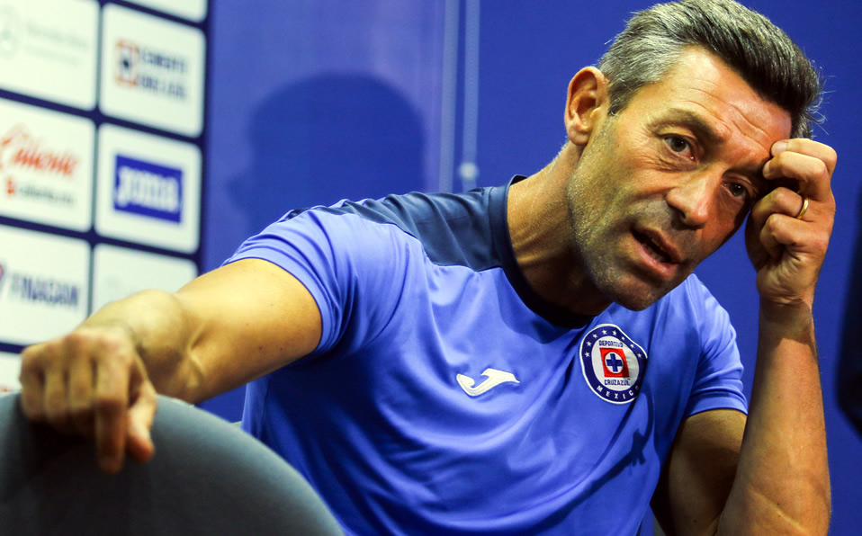 El DT portugués hizo el llamado a la afición celeste. (Foto: Imago 7)