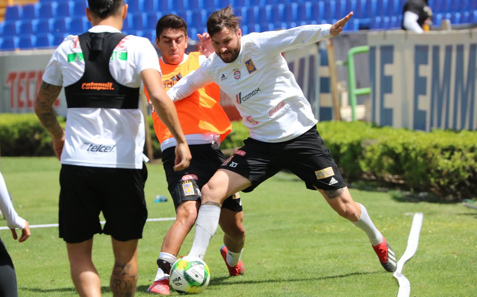 Gignac trabajó este jueves al parejo del plantel felino. (Foto: @TigresOficial)
