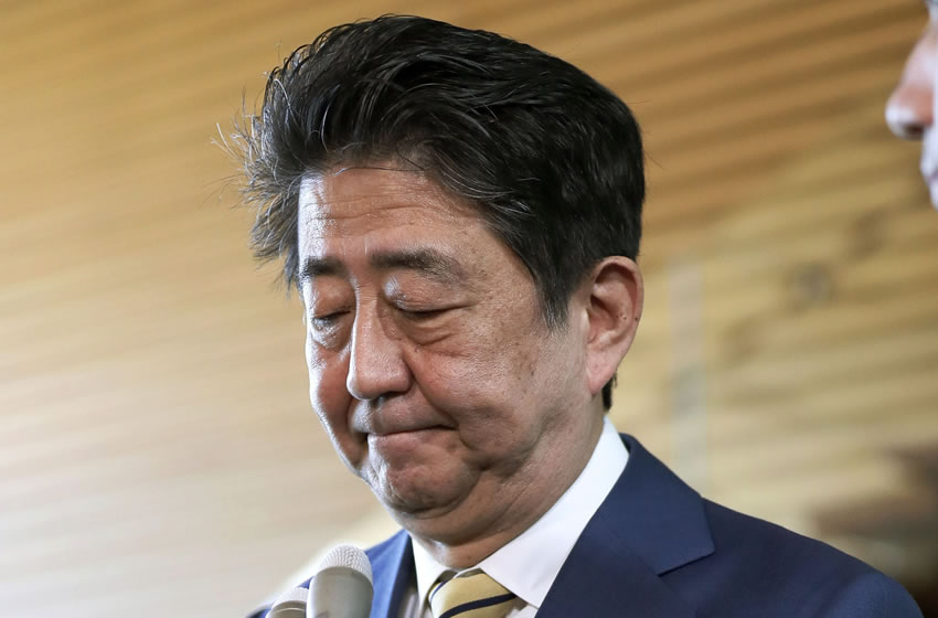 Yoshitaka Sakurada, ministro japonés encargado de los Juegos Olímpicos y Paralímpicos de Tokio en 2020 presentó su renuncia. Foto: AP
