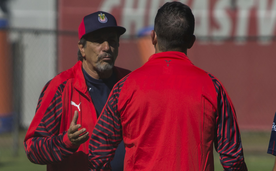 Chivas y Boy tuvieron práctica este viernes por la mañana; a las 14:00 emprenderán su viaje a Morelia. (Foto: Imago7)