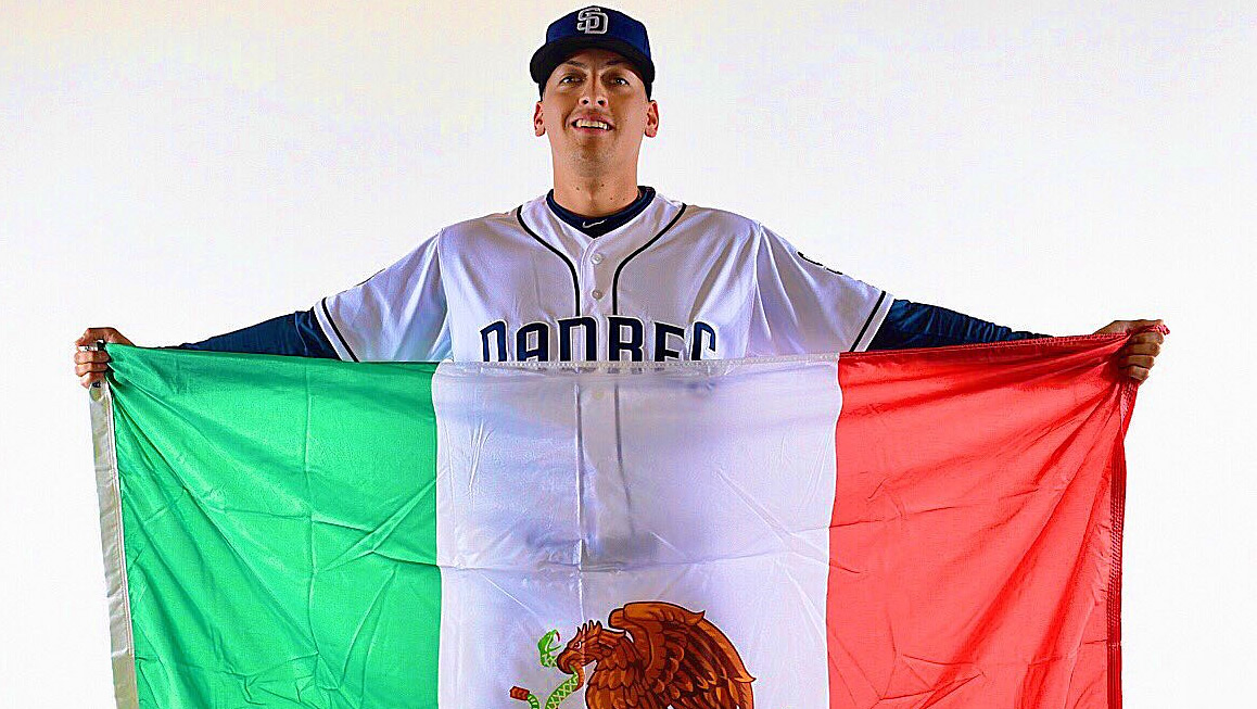 Gerardo Reyes ganó en su debut en MLB