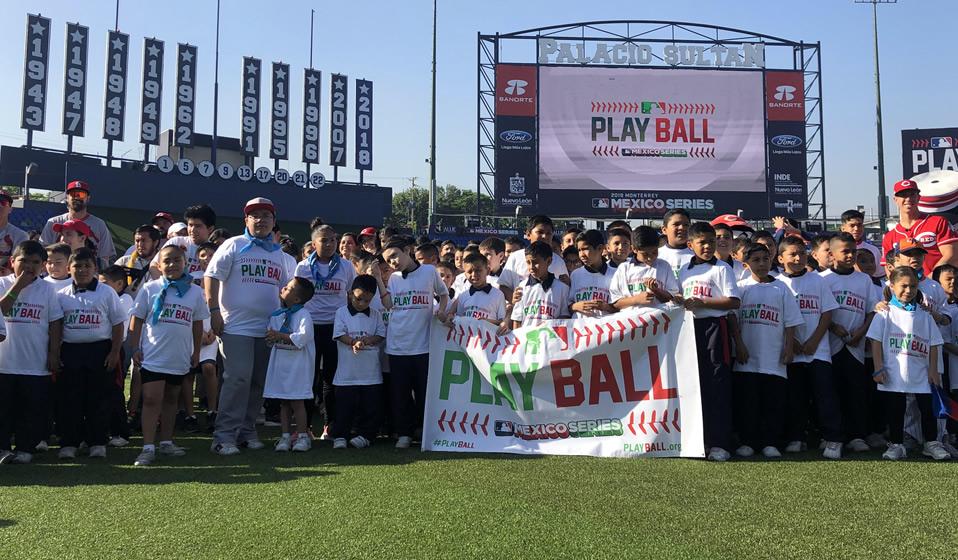 El Palacio Sultán se llenó de niños y una gran experiencia de Grandes Ligas. (Foto: Mediotiempo)