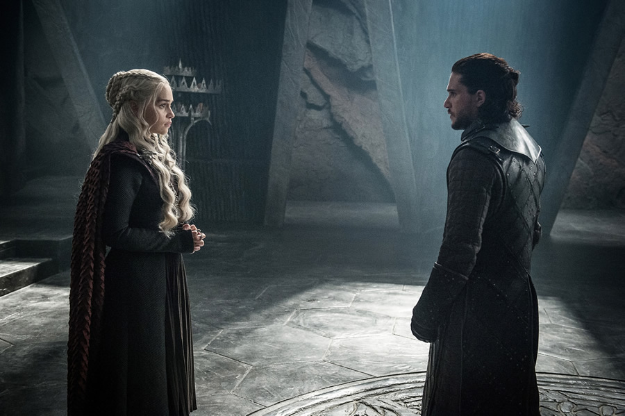 Emilia Clarke (Daenerys Targaryen) y Kit Harington (Jon Snow) Foto: AP