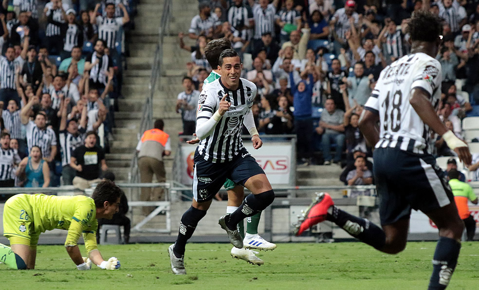 Rogelio Funes Mori celebra uno de sus tres goles. (Foto: Imago7)