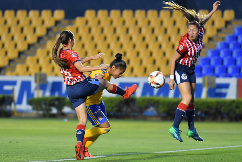 El partido se definió en los últimos minutos de juego. (Imago7)