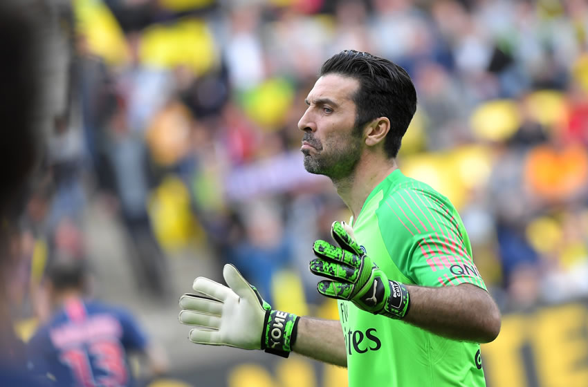 Buffon se lamenta por no poder coronarse. (Foto: AFP)
