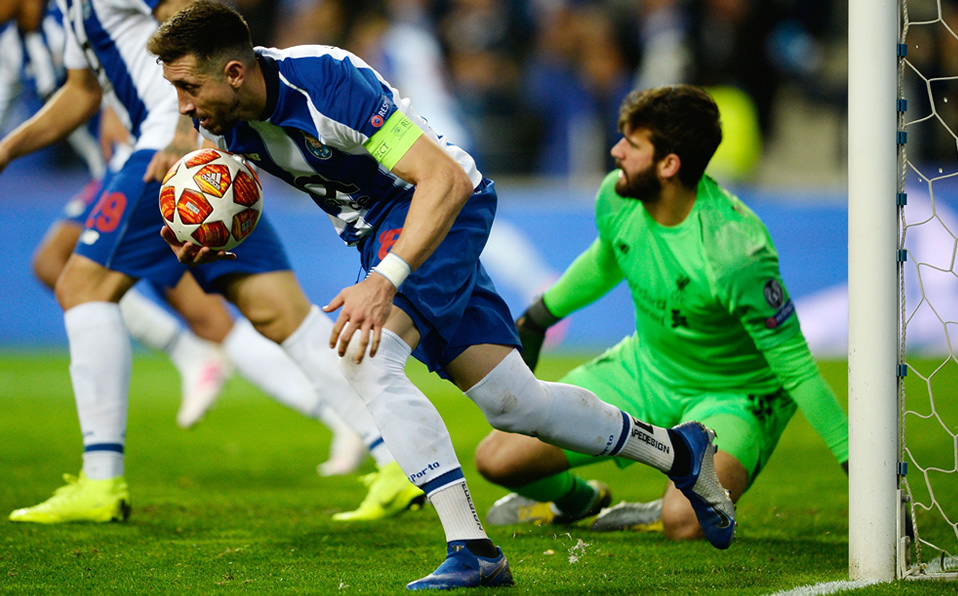 Héctor Herrera disputó los 90 minutos y dio un buen partido. (Foto: AFP)