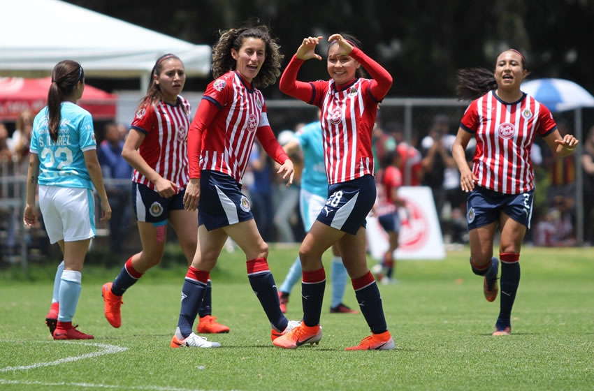 Voltereta de Chivas que les da esperanza de Liguilla.  (Imago7)