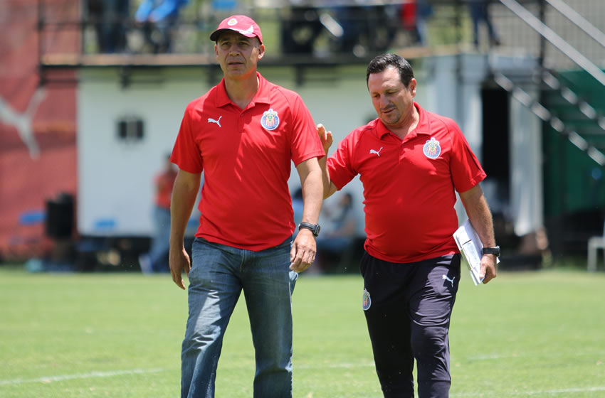 El DT de Chivas espera resultado de León para saber si entra a Liguilla. (Imago7)