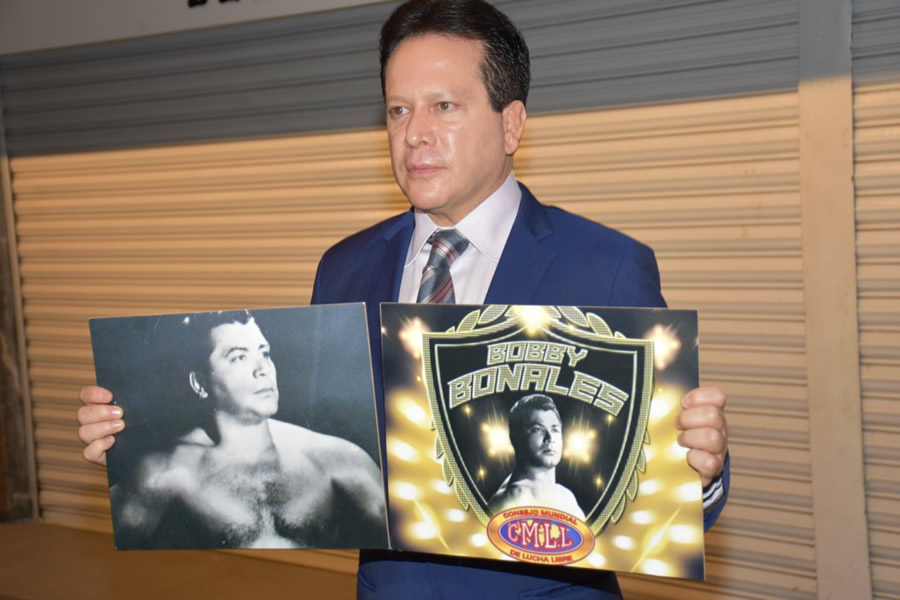 Daniel Aceves agradeció el reconocimiento a su padre. (Foto: CMLL)